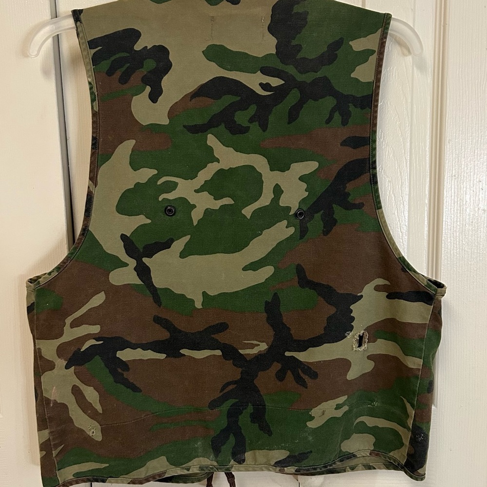 Men's Black Sheep Camouflage Outdoor Vest - Picture 4 of 4